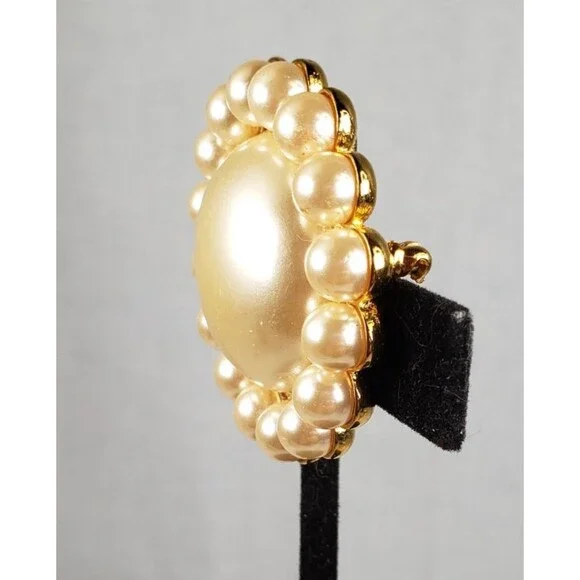 Vintage 1960's Kenneth Jay Lane Faux Pearl Gold Tone Circular Pendant Brooch Pin